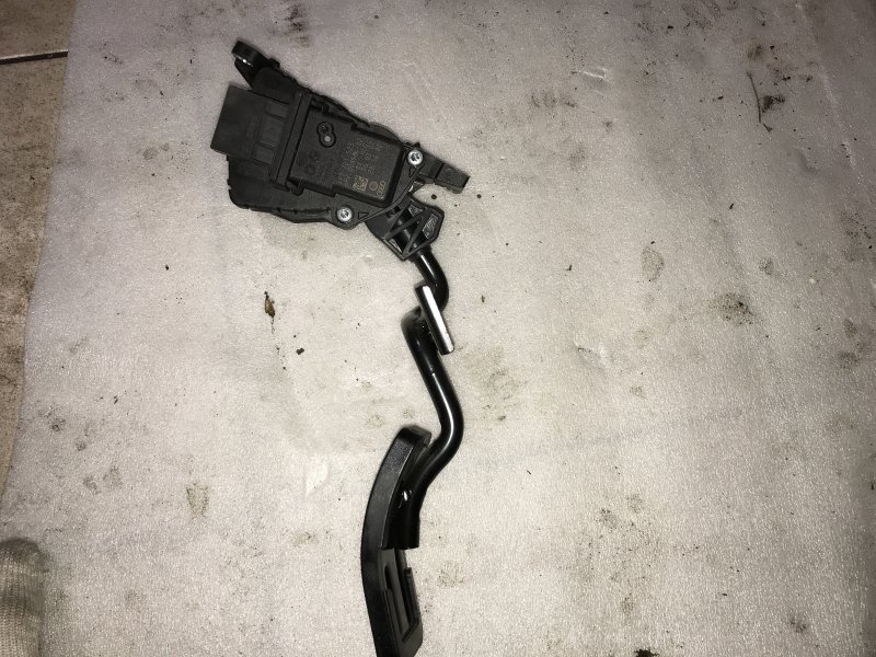 Педаль газа AUDI A6 C6 2009 4F2