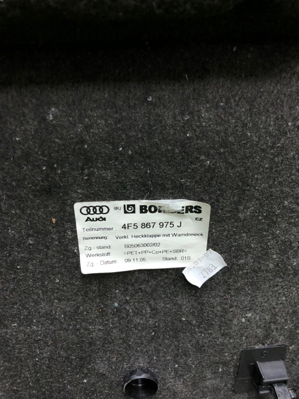 Обшивка крышки багажника AUDI A6 C6 2009 4F2