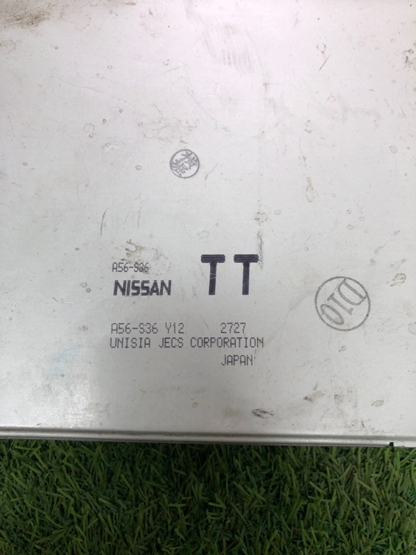 Блок управления двс Nissan Serena