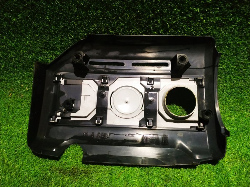 Крышка двигателя Volkswagen Tiguan 5N1