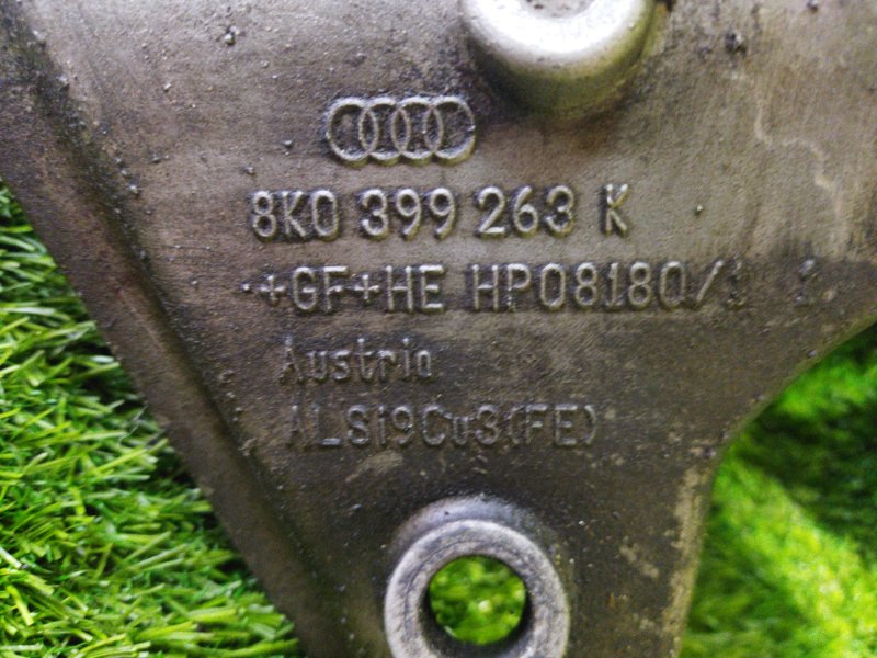 Траверса КПП Audi A4 B8