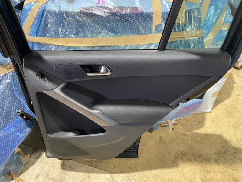 Обшивка двери VOLKSWAGEN TIGUAN 2009 5N1