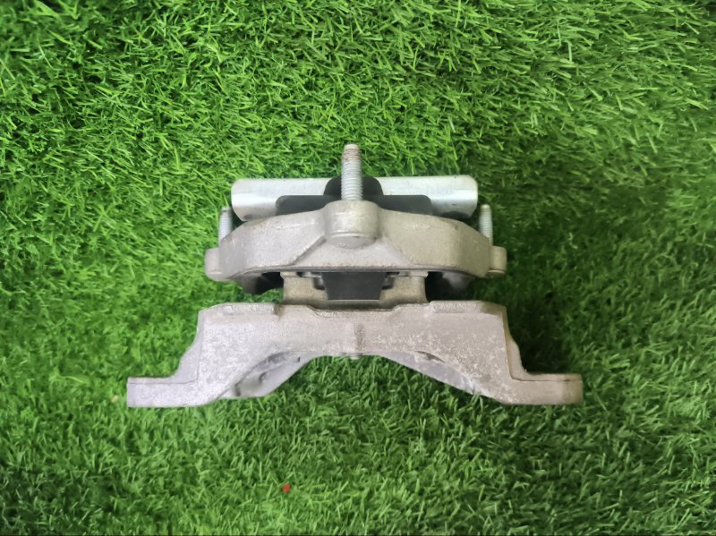 Подушка кпп AUDI A4 B8