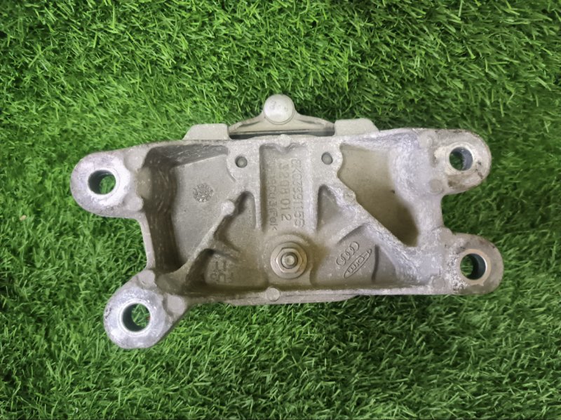 Подушка кпп AUDI A4 B8