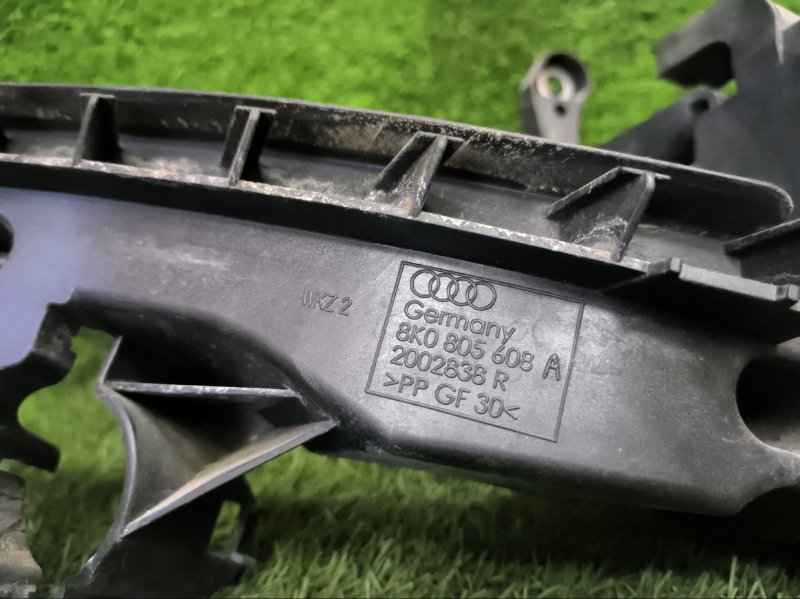 Кронштейн фары AUDI A4 2011 B8