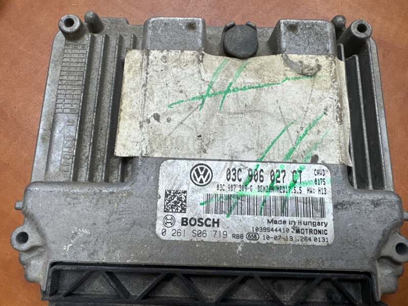 Блок управления двс VOLKSWAGEN Golf