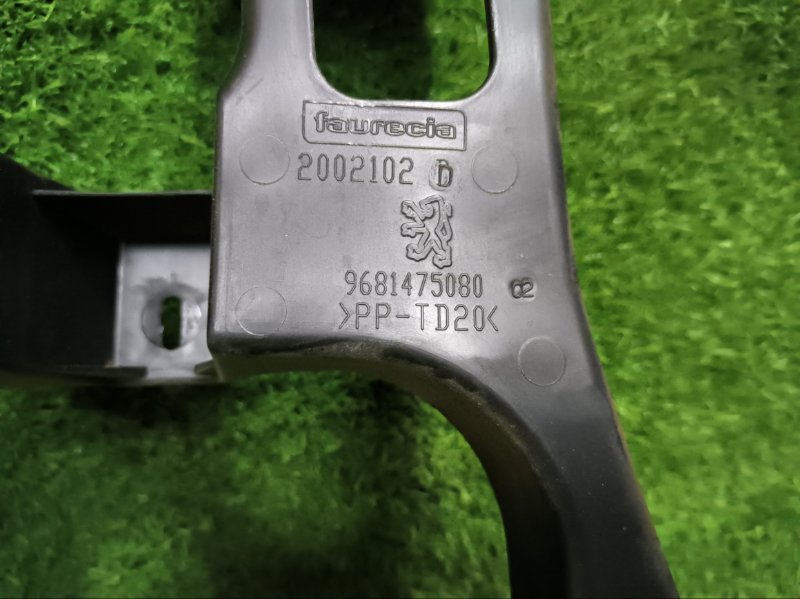 Кронштейн бампера PEUGEOT 308 SW 2010 T7