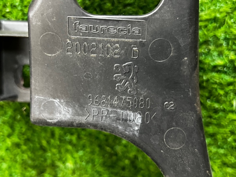 Кронштейн бампера PEUGEOT 308 SW 2011 T7