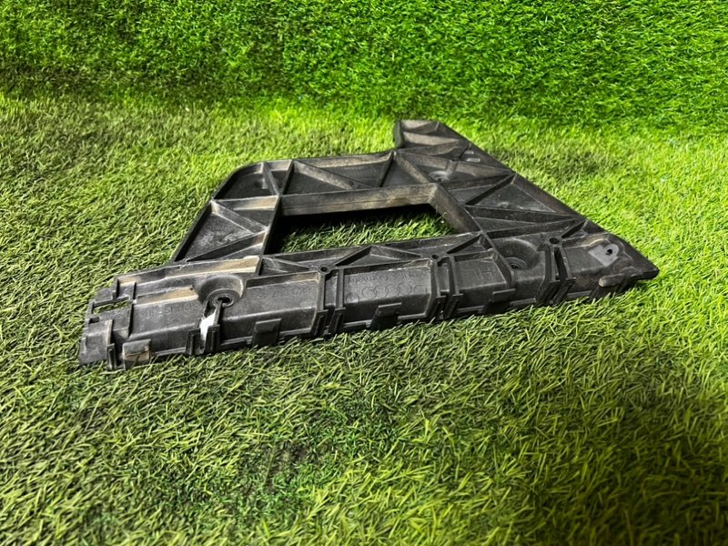 Кронштейн бампера AUDI A4 2011 B8