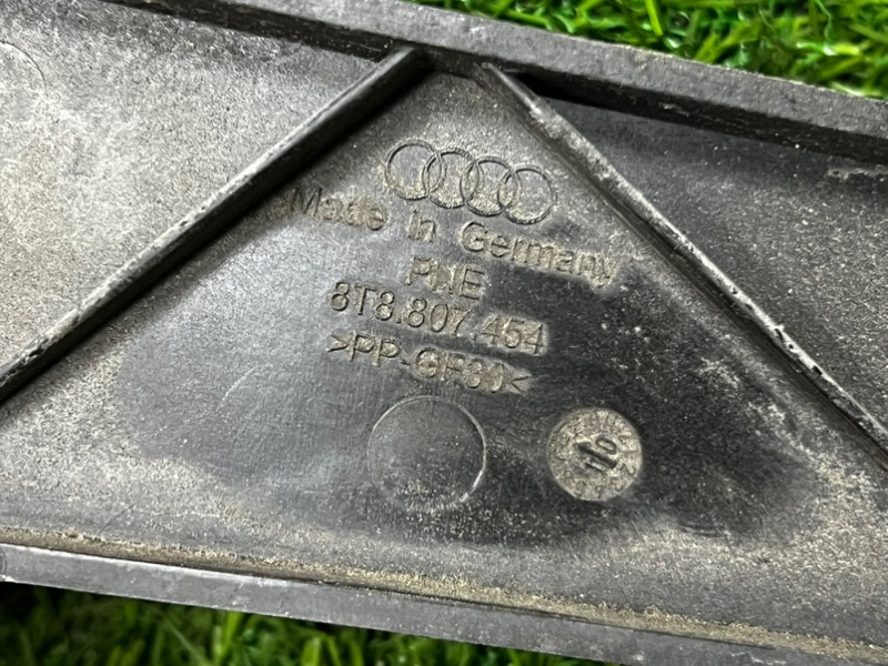 Кронштейн бампера AUDI A5 2010 8T5