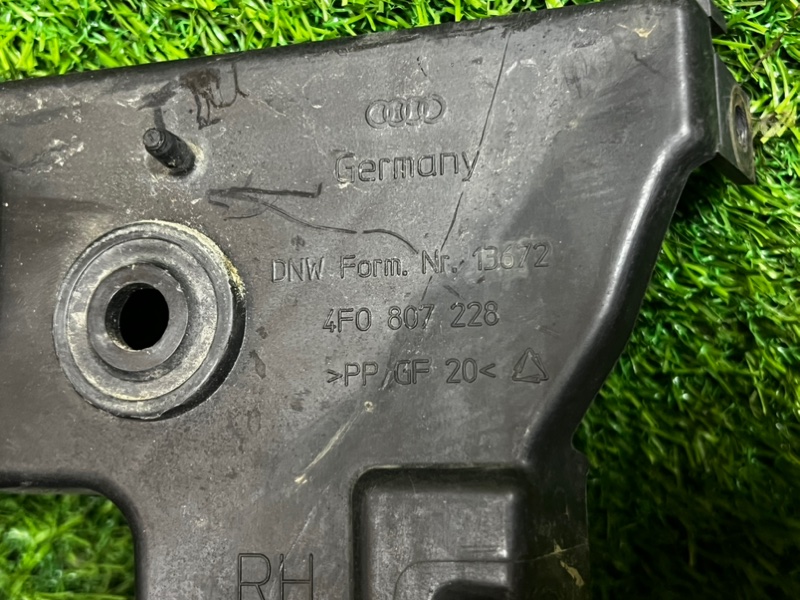 Кронштейн бампера AUDI A6 C6 2006 4F2