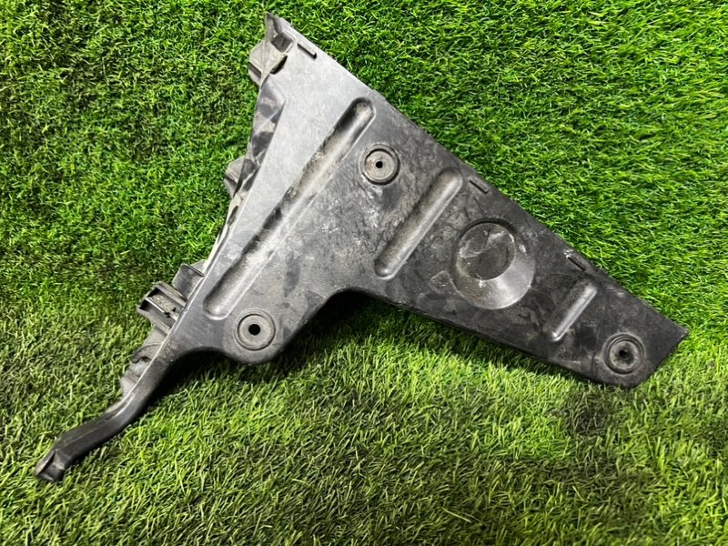 Кронштейн бампера AUDI A4 2005 B7