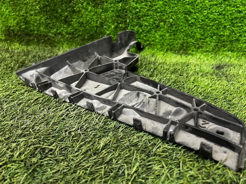 Кронштейн бампера AUDI A4 2005 B7