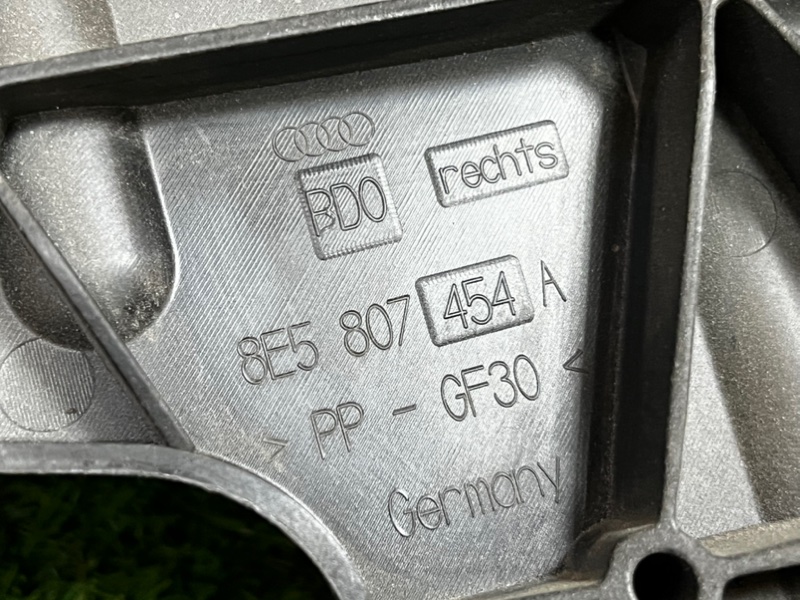 Кронштейн бампера AUDI A4 2005 B7