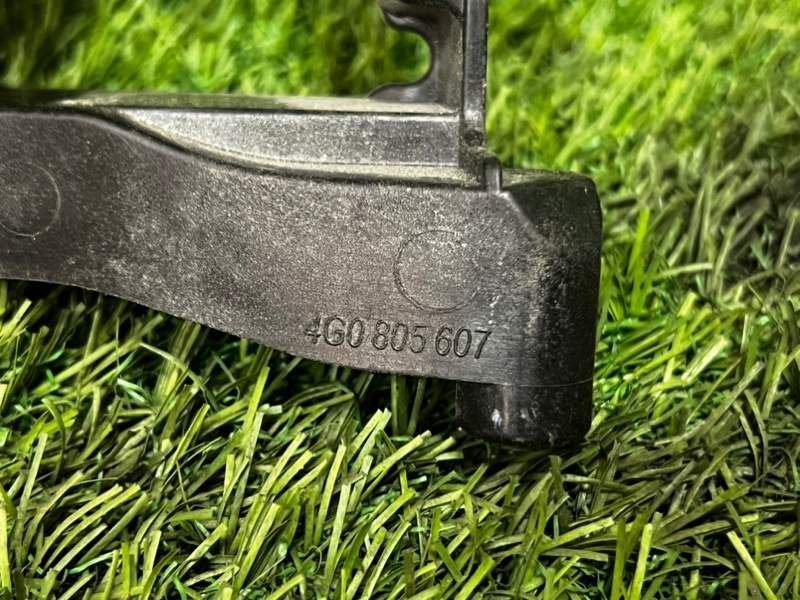 Кронштейн фары AUDI A7 SPORTBACK 2011 4G5