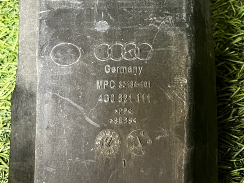 Пыльник крыла AUDI A6 C7 2013 4G