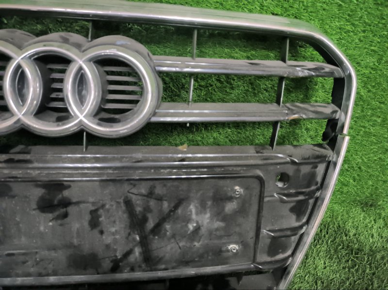 Решетка радиатора AUDI A5 8T0
