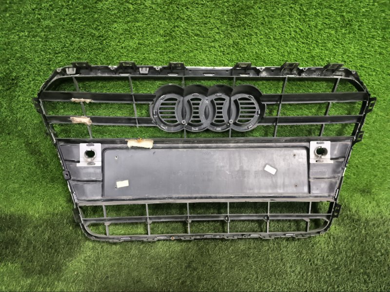 Решетка радиатора AUDI A5 8T0