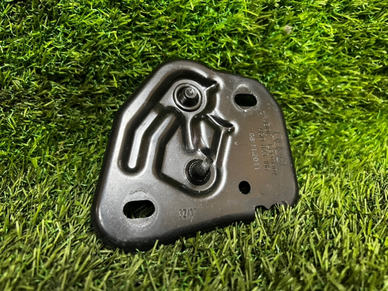 Петля замка капота AUDI A6 C7 AVANTE 2012 4G