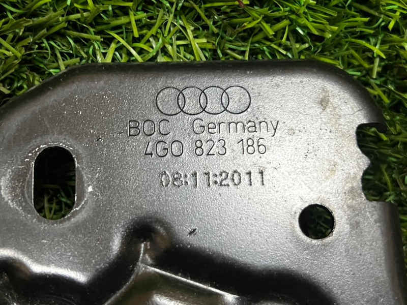 Петля замка капота AUDI A6 C7 AVANTE 2012 4G