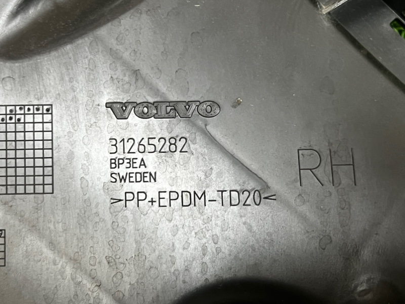 Кронштейн бампера VOLVO V60 2012 FW48