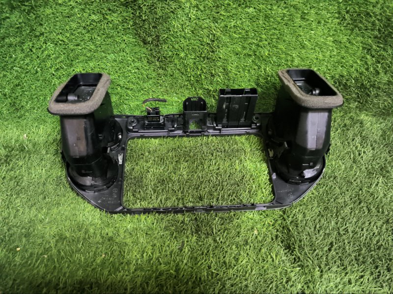 Рамка магнитолы VOLKSWAGEN TIGUAN 2009 5N1