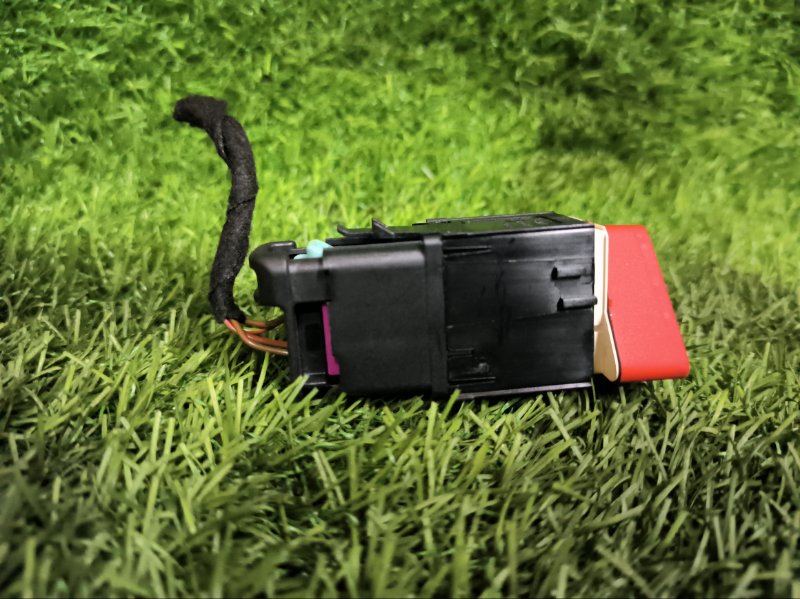 Кнопка аварийной остановки VOLKSWAGEN TIGUAN 2009 5N1