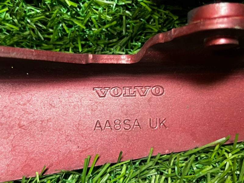 Петля капота VOLVO V60 2012 FW48