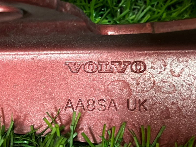 Петля капота VOLVO V60 2012 FW48