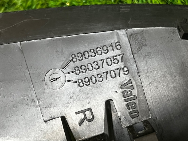 Накладка фонаря AUDI A6 C6 2006 4F2