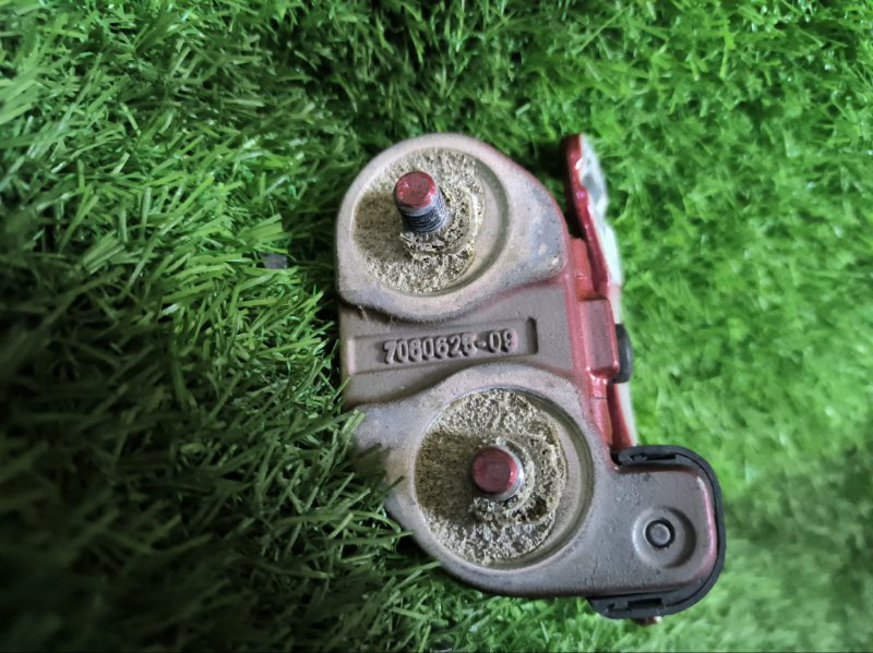 Петля крышки багажника BMW X1 2010 E84