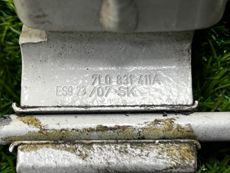 Петля двери VOLKSWAGEN TOUAREG 2007 7L