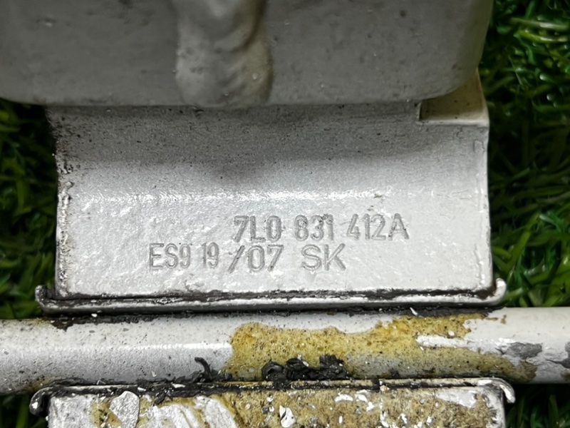 Петля двери VOLKSWAGEN TOUAREG 2007 7L