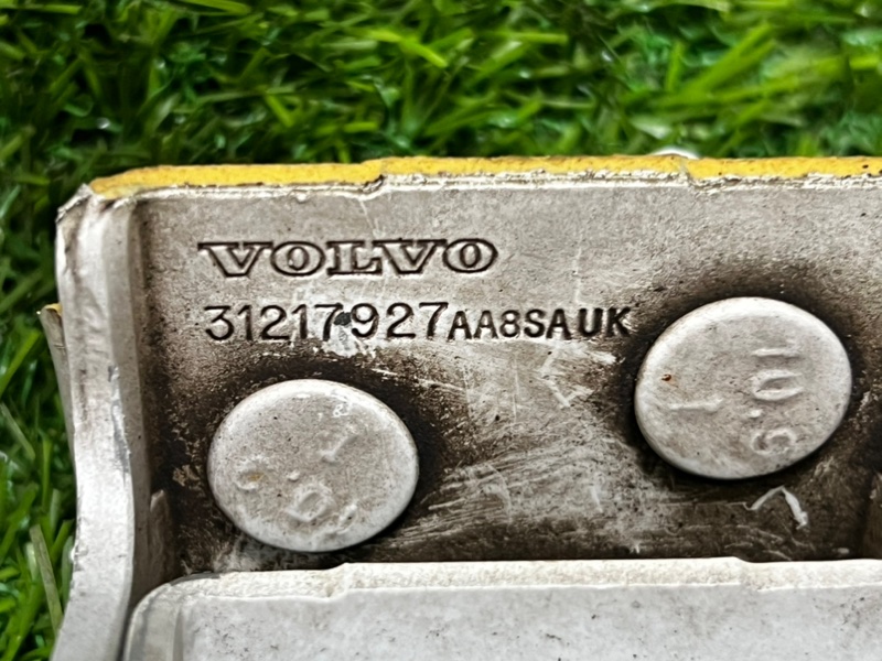 Петля крышки багажника VOLVO V60 2011 FW48