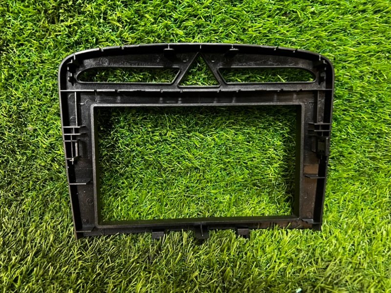 Рамка магнитолы PEUGEOT 308 2010 T7