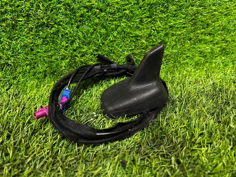 Антенна AUDI A5 2010 8T5