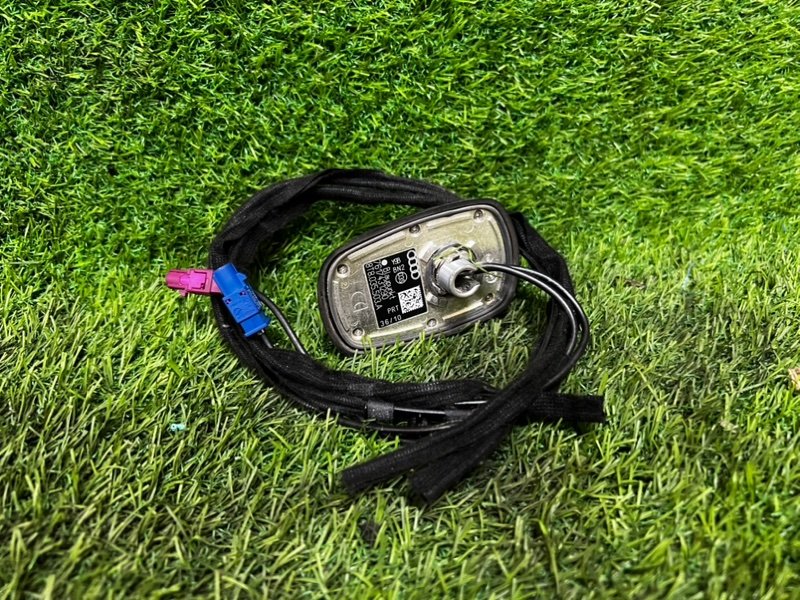 Антенна AUDI A5 2010 8T5