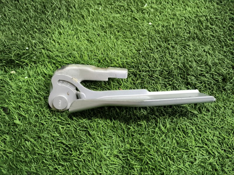 Петля капота AUDI A3 2006 8P