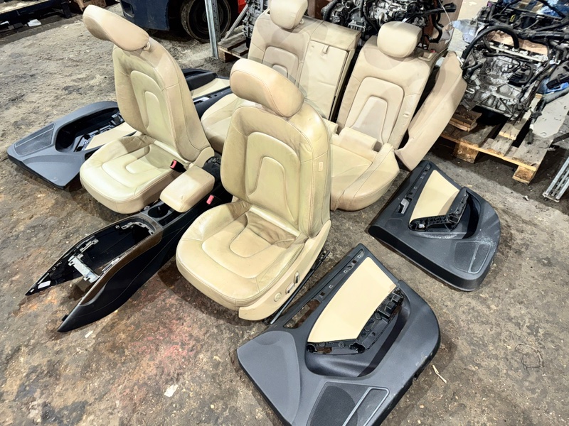 Сиденья комплект AUDI A5 2012 8T0