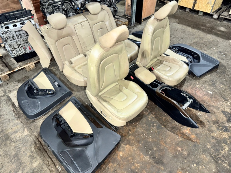 Сиденья комплект AUDI A5 2012 8T0