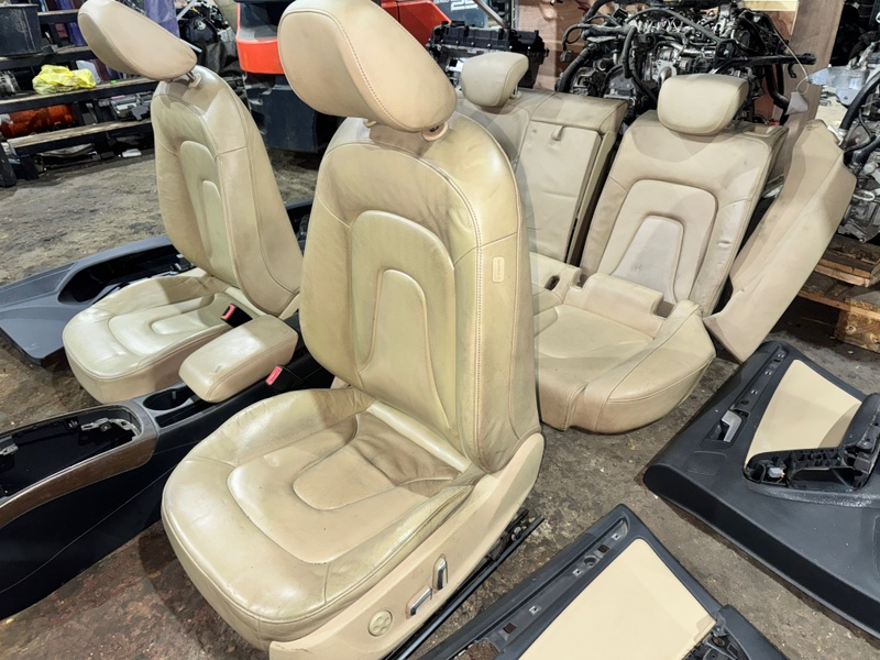 Сиденья комплект AUDI A5 2012 8T0