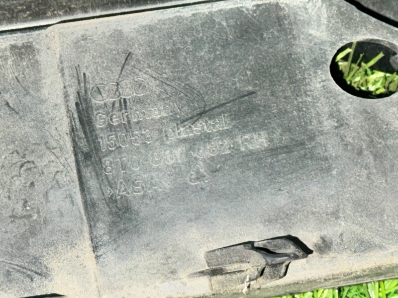 Решетка противотуманной фары AUDI A5 8T0