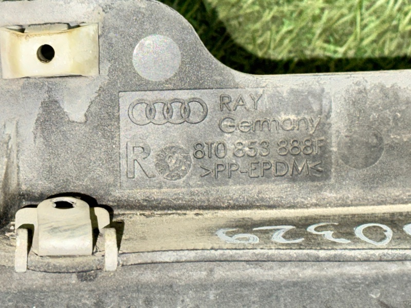 Брызговик AUDI A5 2010 8T5