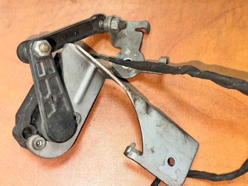 Датчик положения кузова BMW X1 2010 E84