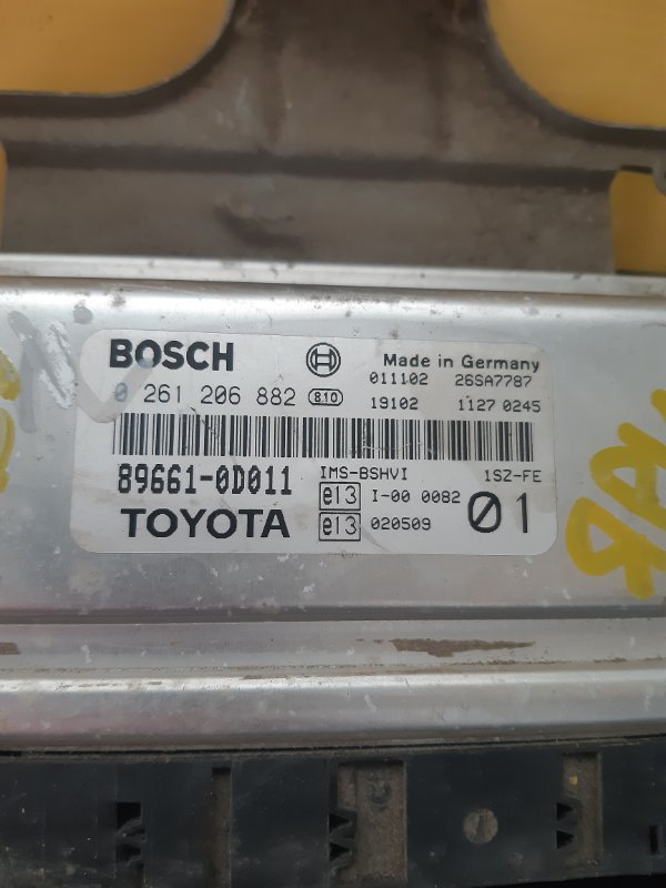 Блок управления двигателем Toyota Yaris 2001