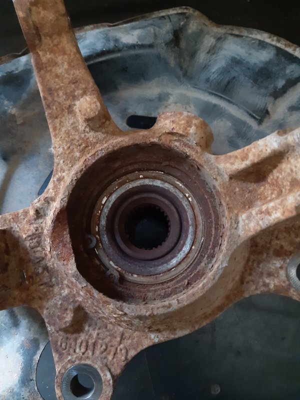 Кулак поворотный Geely Emgrand EC7 2013 FE-1/2