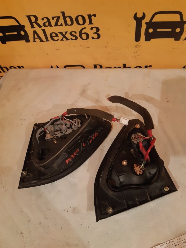 Фонарь в крышку багажника Lexus RX 2000 300