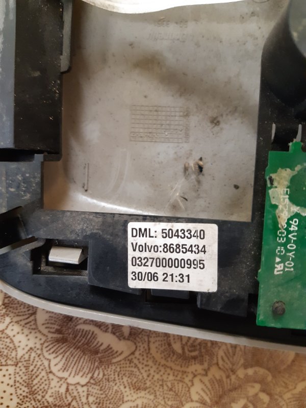 Плафон подсветки салона Volvo V70 2002