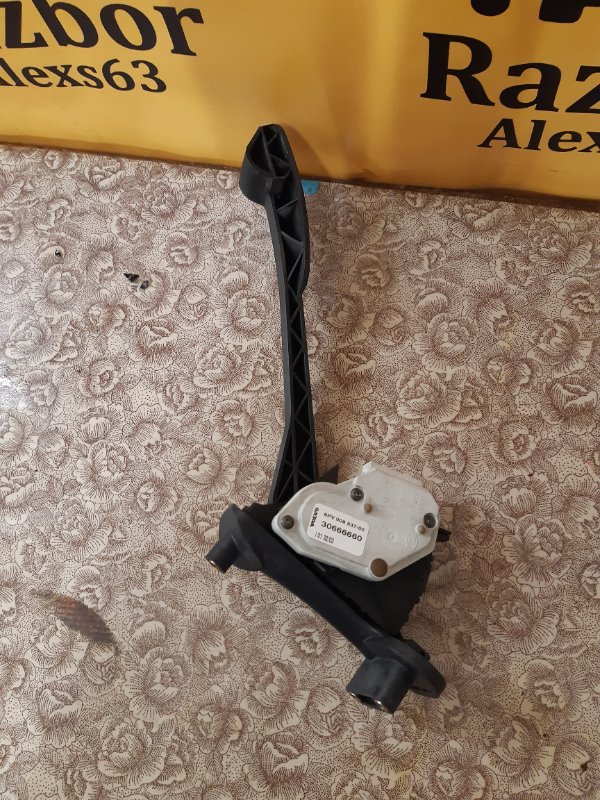Педаль газа Volvo V70 2002
