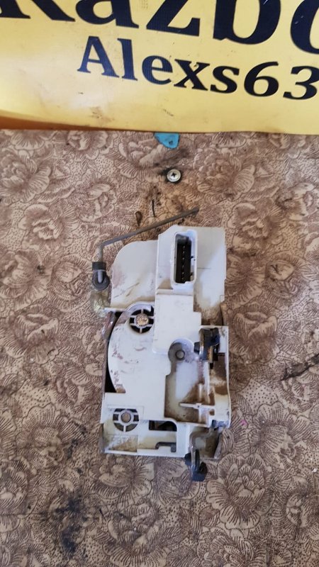 Замок двери Peugeot 206